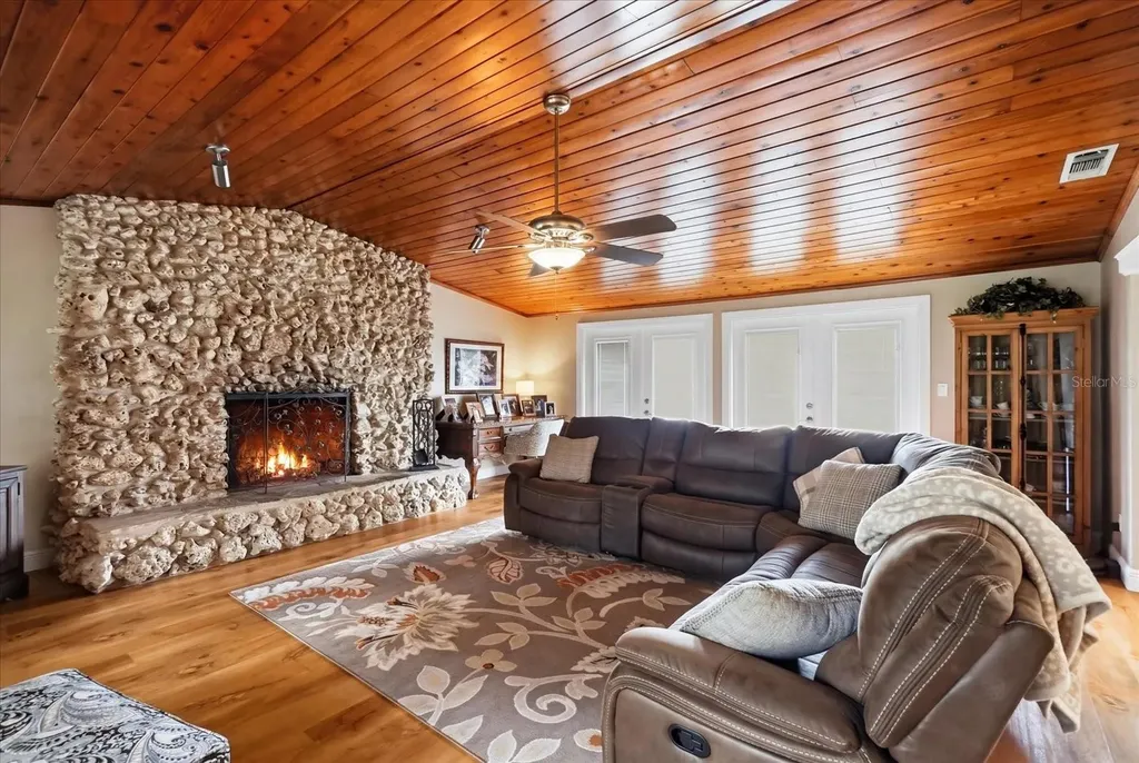1110 N Rice Terrace Crystal River FL 34429
