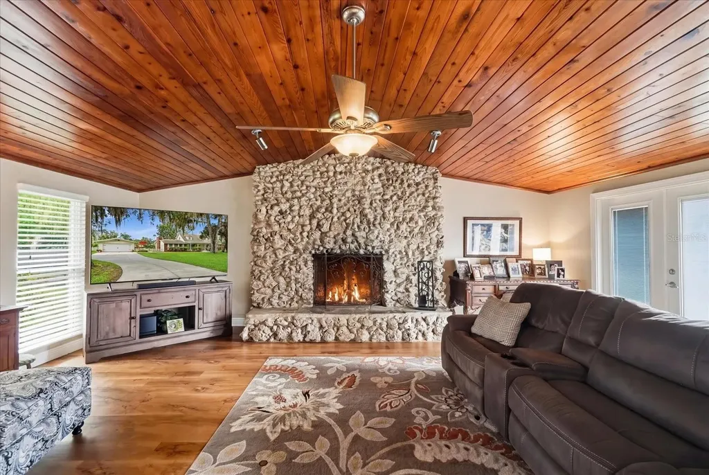 1110 N Rice Terrace Crystal River FL 34429