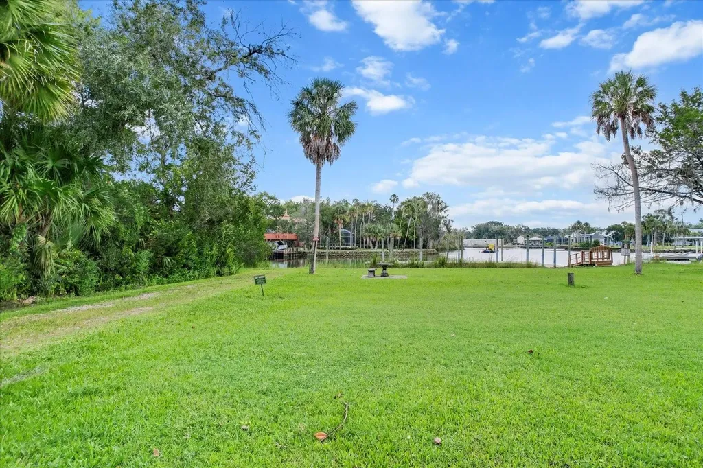 1110 N Rice Terrace Crystal River FL 34429
