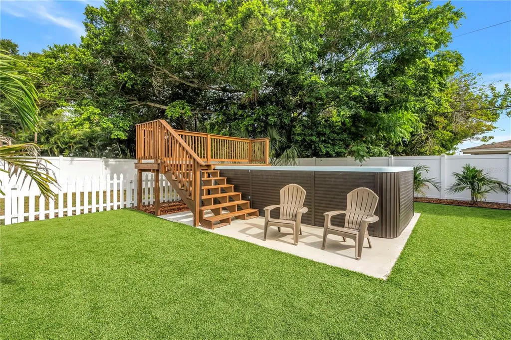 1165 66th Avenue S St Petersburg FL 33705