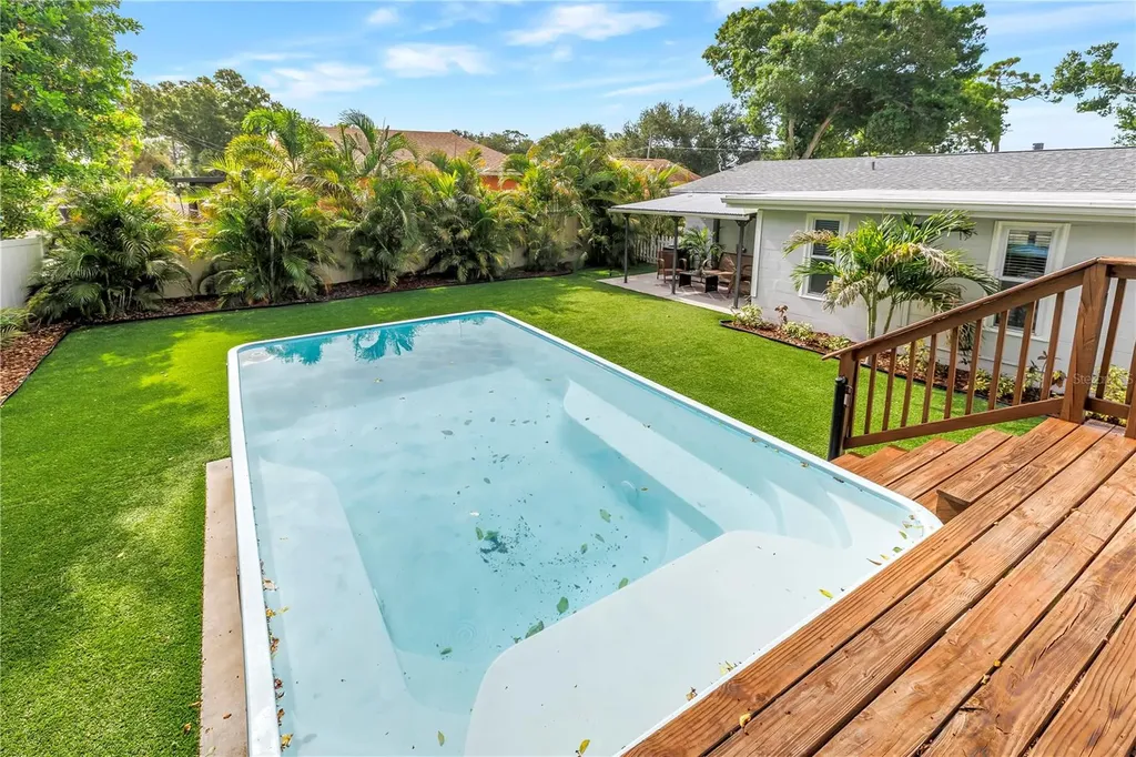 1165 66th Avenue S St Petersburg FL 33705