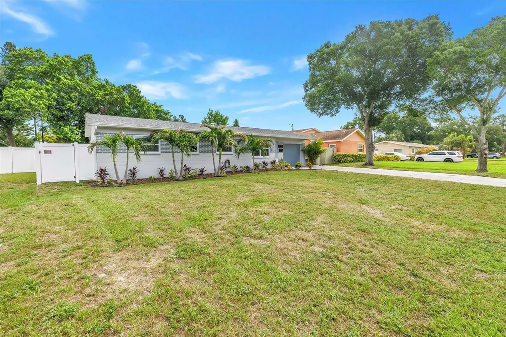 1165 66th Avenue S St Petersburg FL 33705