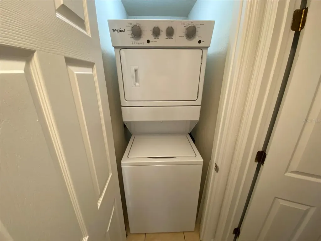 972 La Costa Circle Sarasota FL 34237