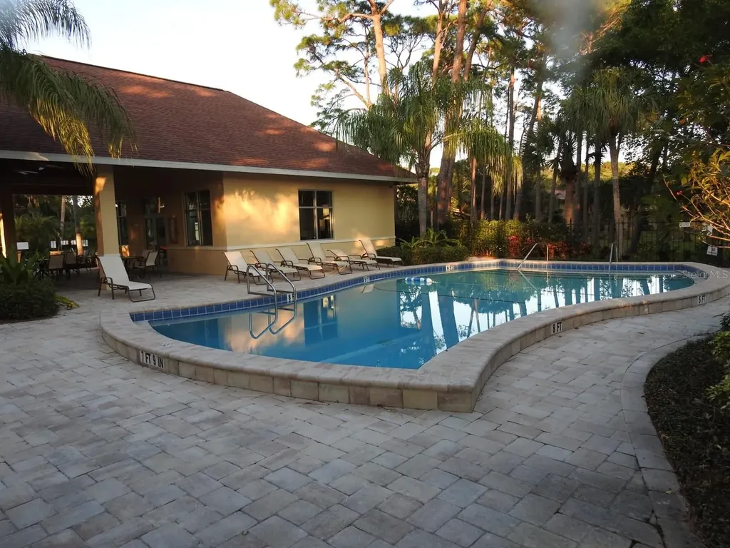 972 La Costa Circle Sarasota FL 34237