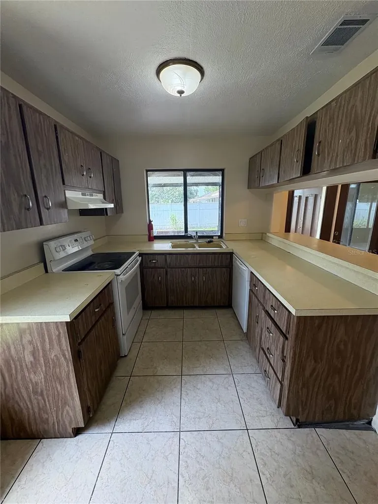11 Trophy Lane Kissimmee FL 34759