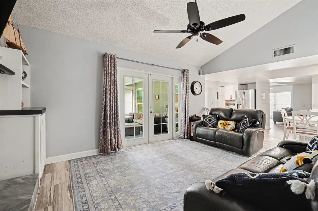 9303 Rolling Ridge Place Tampa FL 33637