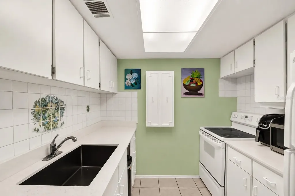 4701 Christa Court Tampa FL 33614