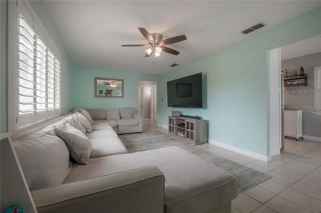 5937 13th Avenue N St Petersburg FL 33710