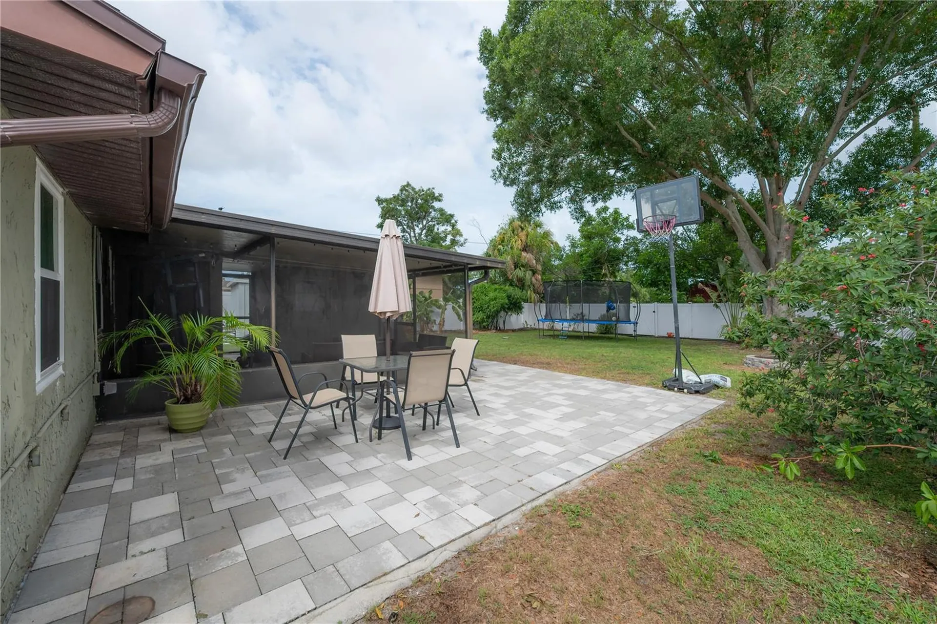 5937 13th Avenue N St Petersburg FL 33710
