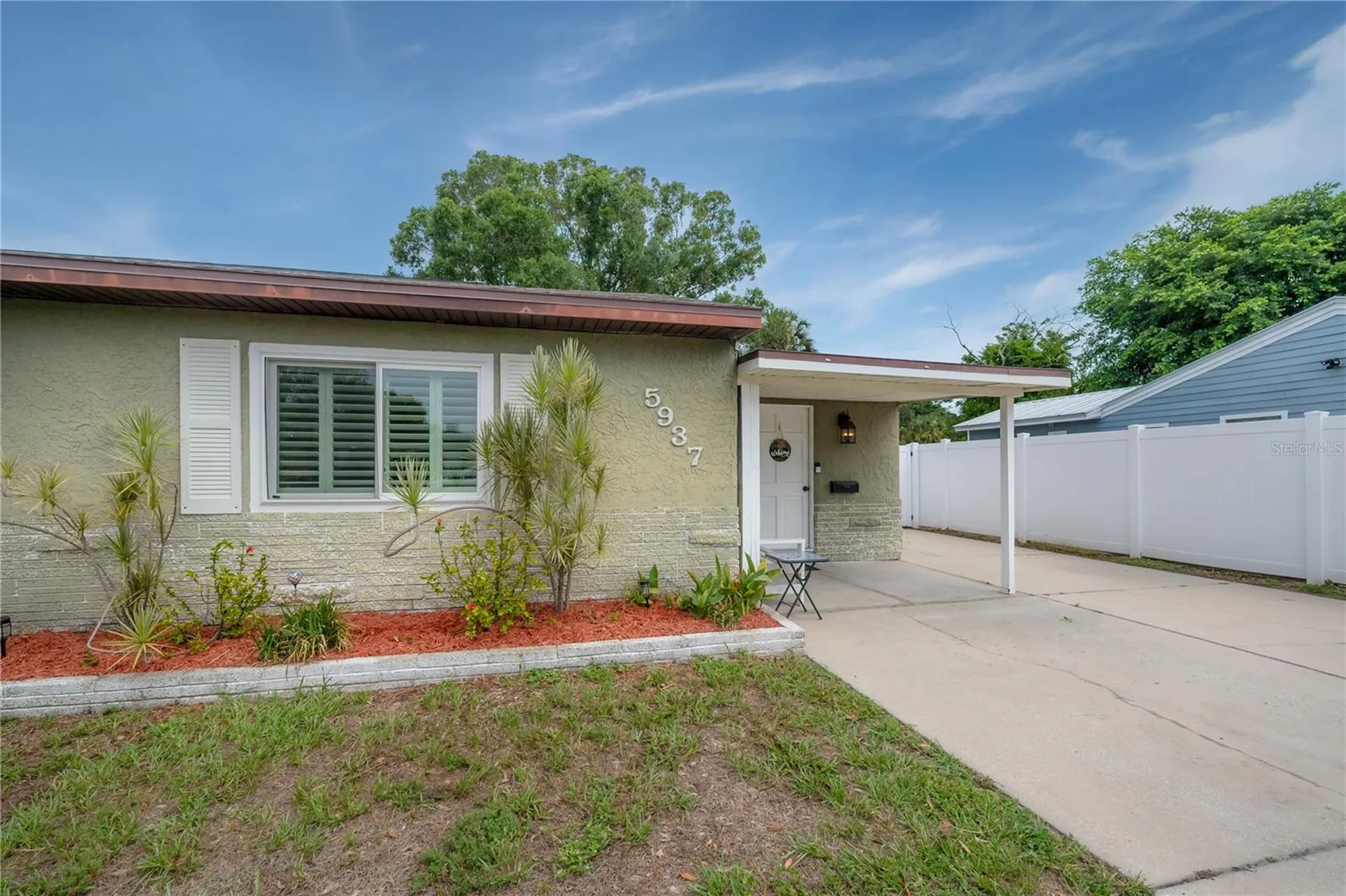 5937 13th Avenue N St Petersburg FL 33710