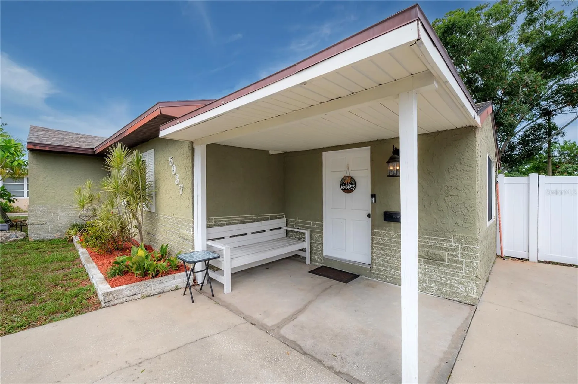 5937 13th Avenue N St Petersburg FL 33710