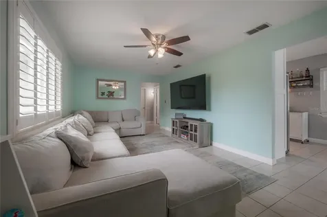 5937 13th Avenue N St Petersburg FL 33710