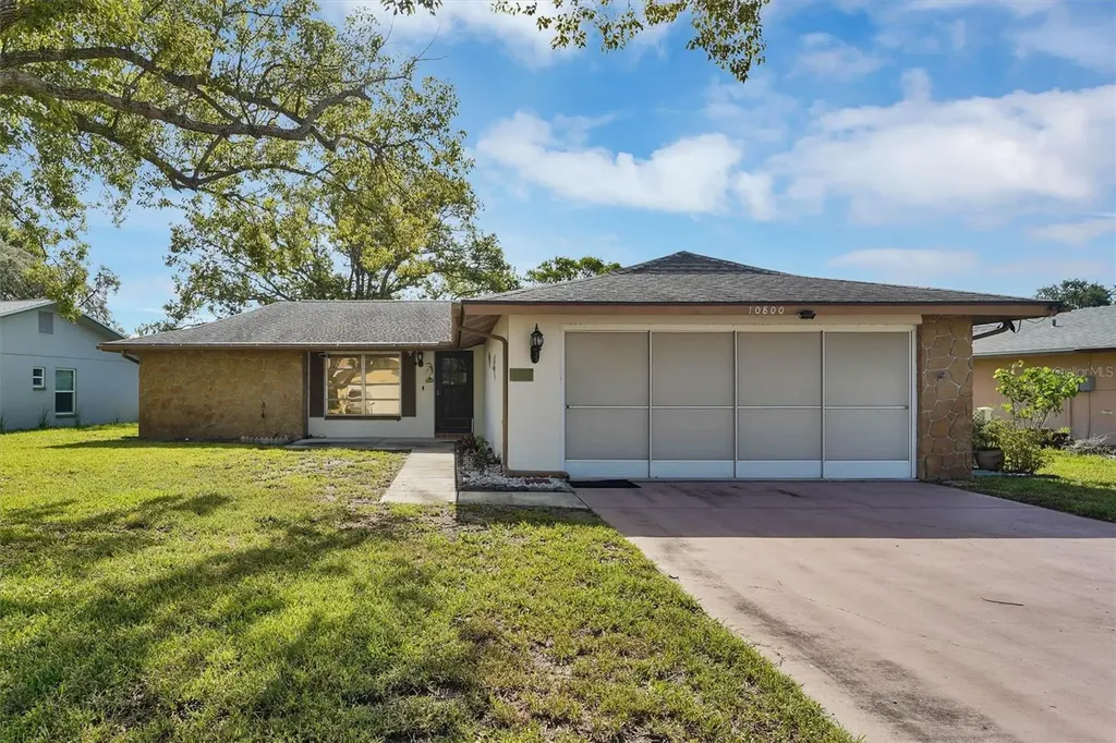 10800 Los Santos Drive Port Richey FL 34668