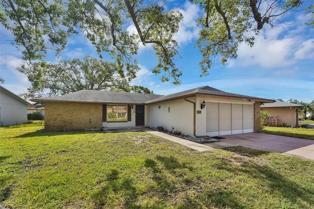 10800 Los Santos Drive Port Richey FL 34668
