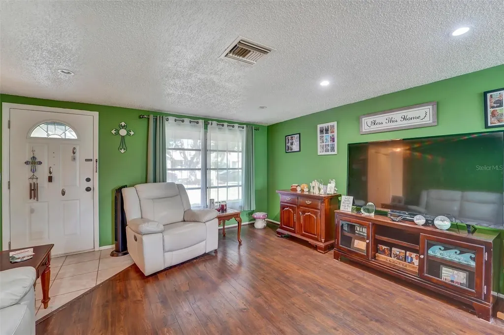 10800 Los Santos Drive Port Richey FL 34668