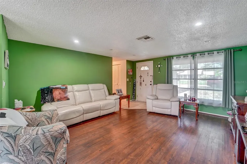 10800 Los Santos Drive Port Richey FL 34668