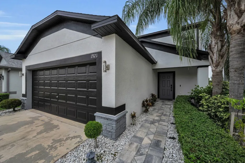 1921 Hawks View Drive Ruskin FL 33570