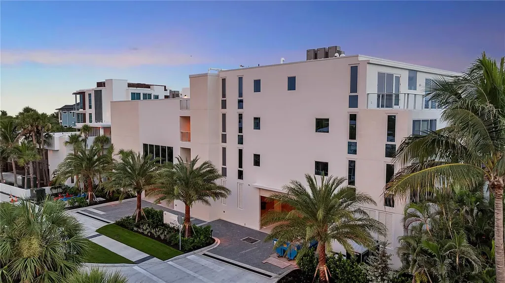 70 Avenida Veneccia Sarasota FL 34242