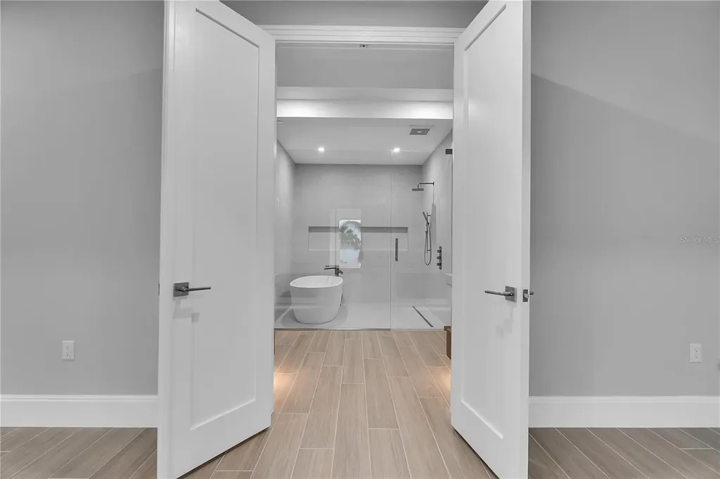 70 Avenida Veneccia Sarasota FL 34242