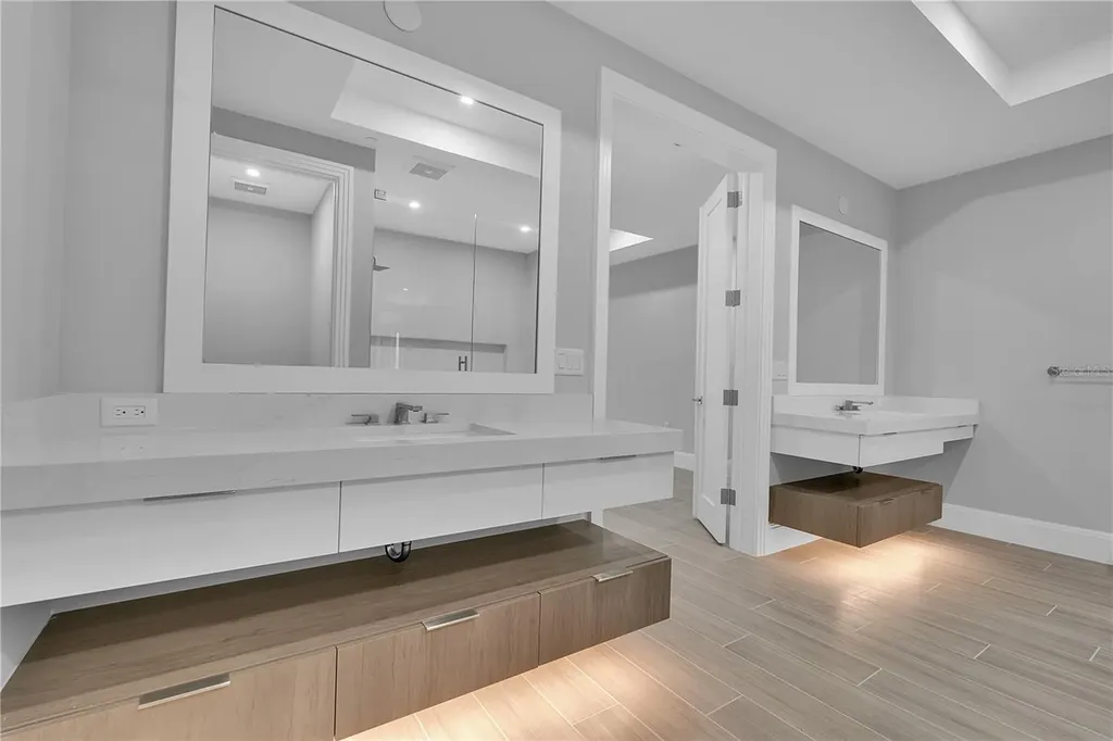 70 Avenida Veneccia Sarasota FL 34242
