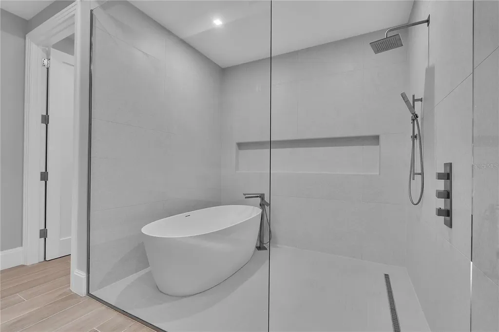 70 Avenida Veneccia Sarasota FL 34242