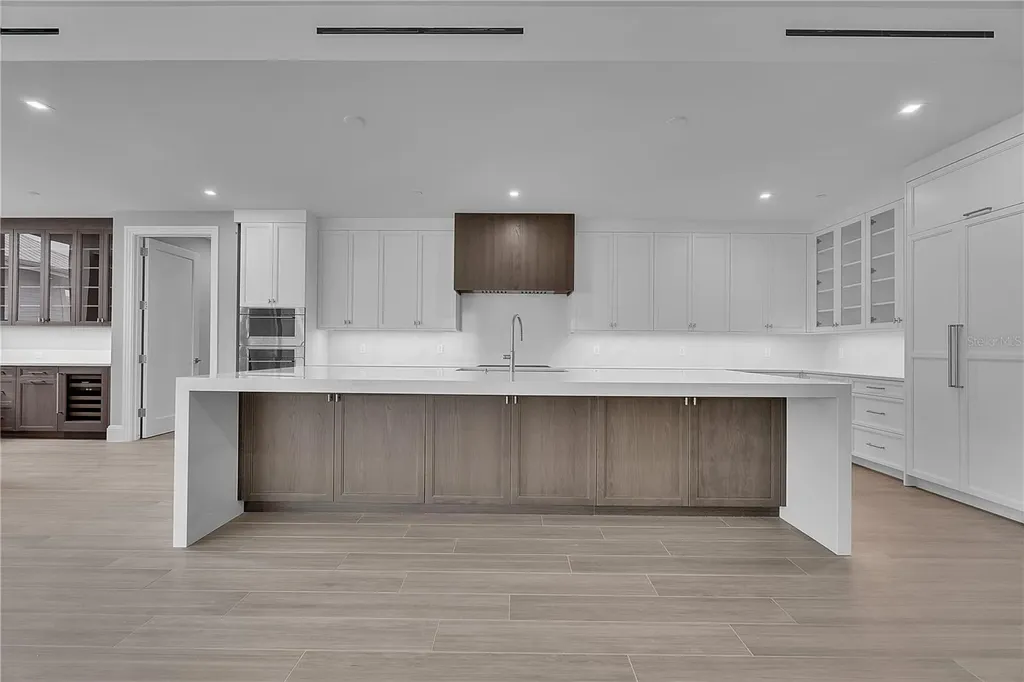 70 Avenida Veneccia Sarasota FL 34242