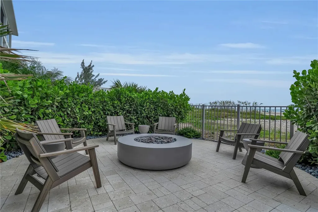 70 Avenida Veneccia Sarasota FL 34242