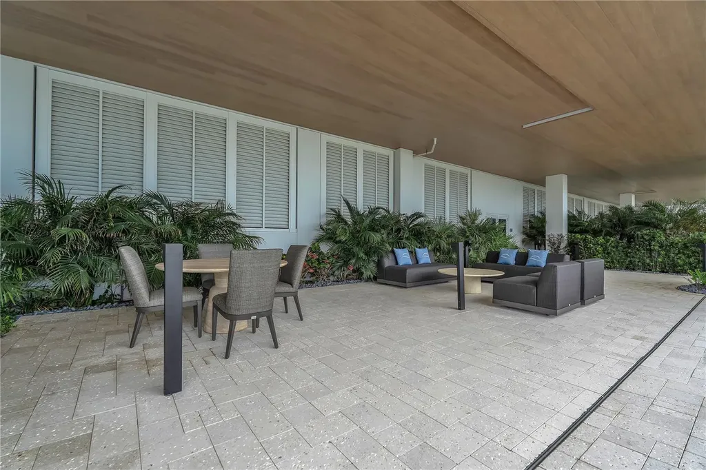 70 Avenida Veneccia Sarasota FL 34242