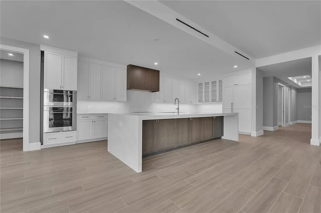 70 Avenida Veneccia Sarasota FL 34242
