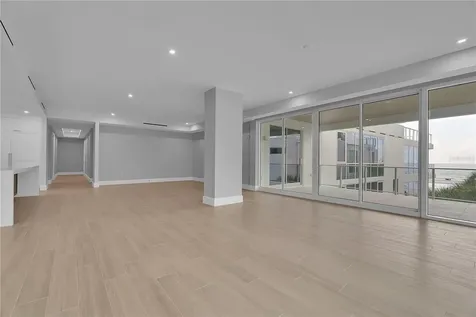 70 Avenida Veneccia Sarasota FL 34242