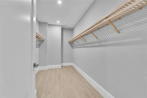 70 Avenida Veneccia Sarasota FL 34242