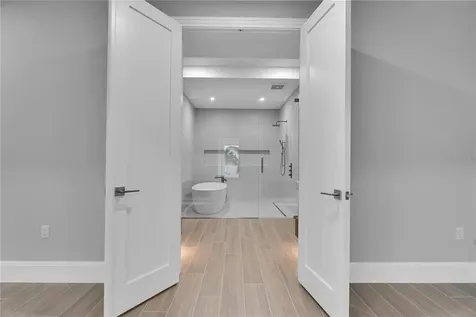 70 Avenida Veneccia Sarasota FL 34242