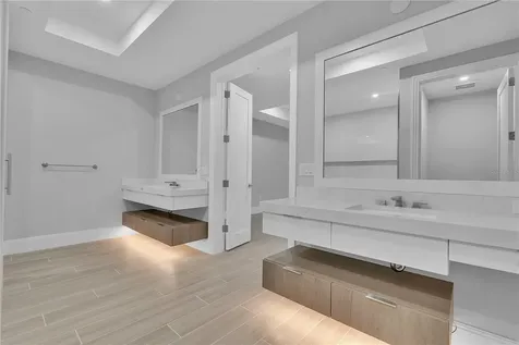 70 Avenida Veneccia Sarasota FL 34242