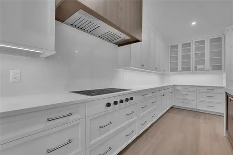 70 Avenida Veneccia Sarasota FL 34242