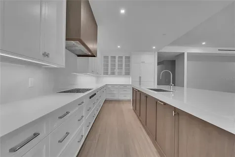 70 Avenida Veneccia Sarasota FL 34242