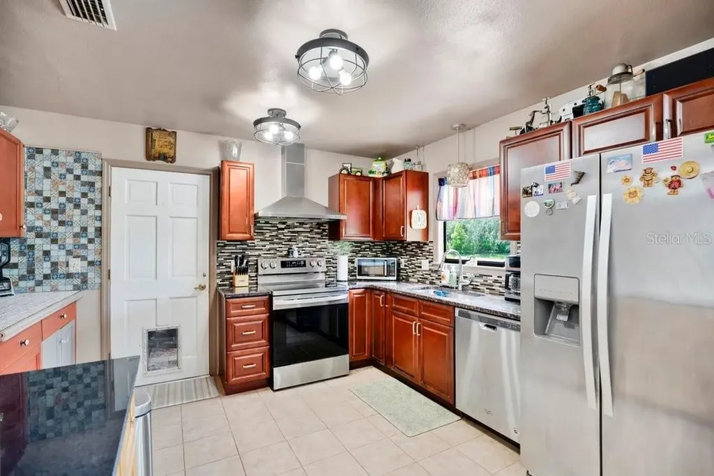 390 N High Street Lake Helen FL 32744