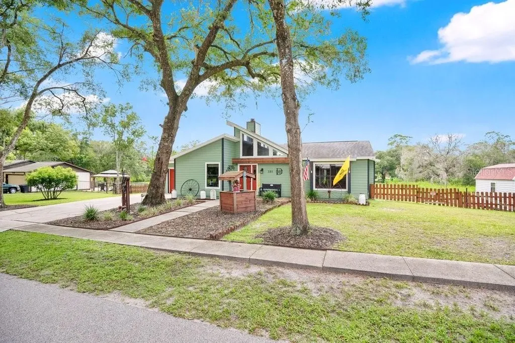 390 N High Street Lake Helen FL 32744