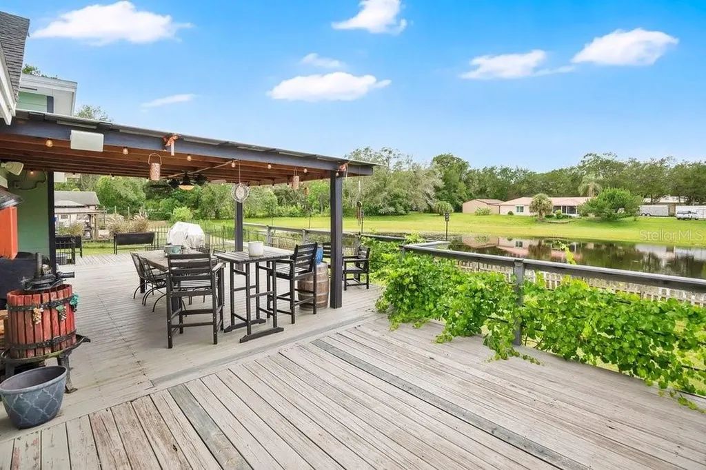 390 N High Street Lake Helen FL 32744
