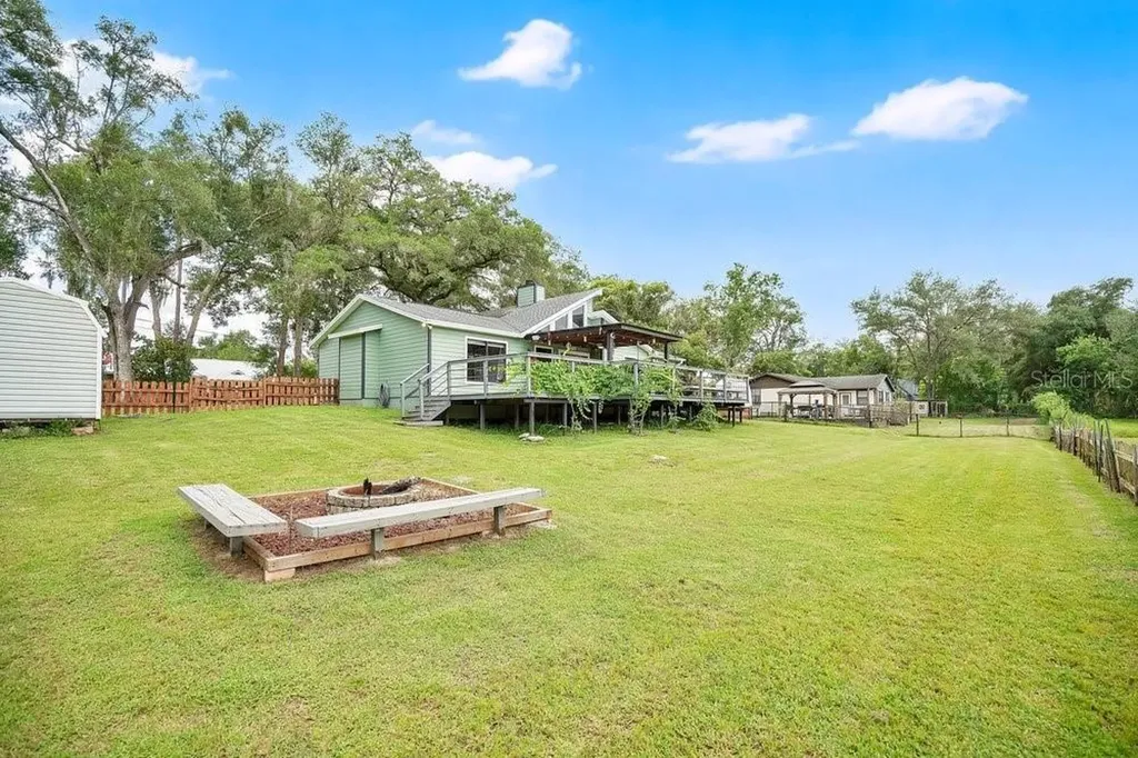 390 N High Street Lake Helen FL 32744