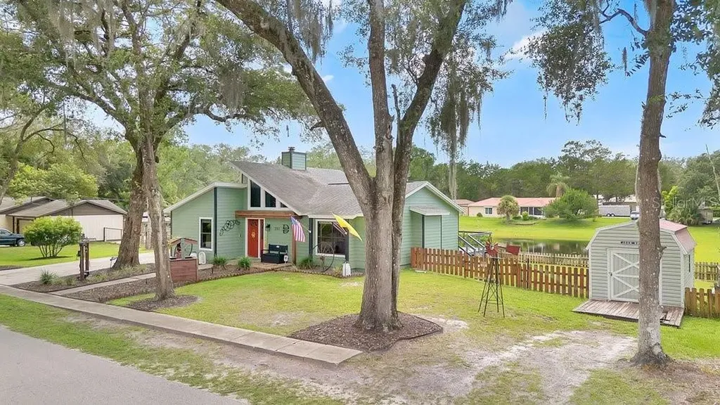 390 N High Street Lake Helen FL 32744