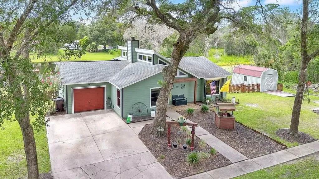 390 N High Street Lake Helen FL 32744