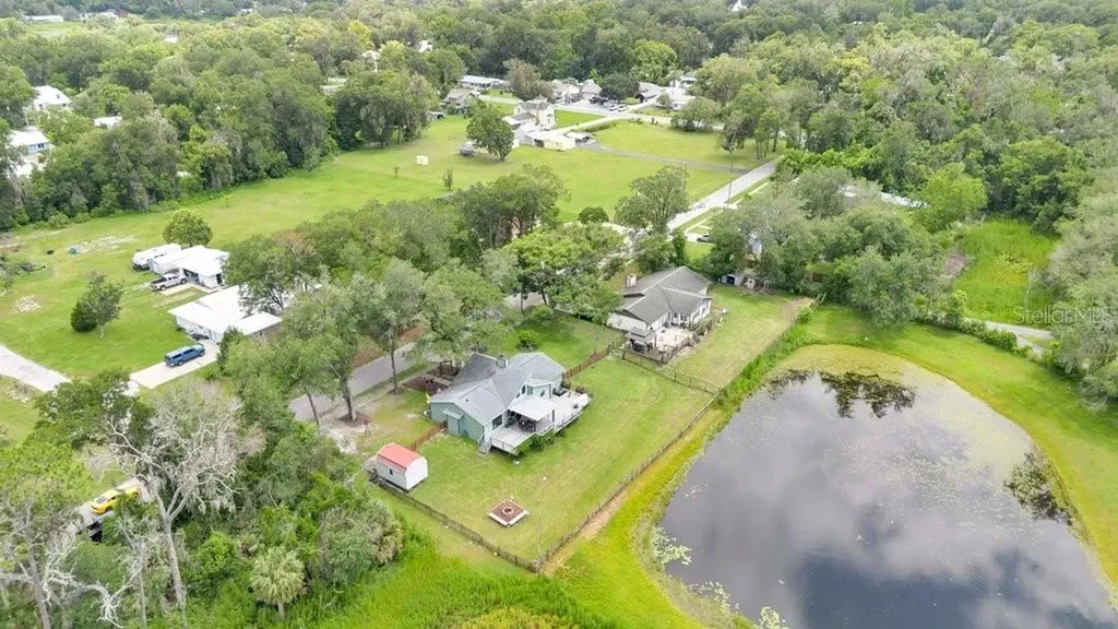 390 N High Street Lake Helen FL 32744