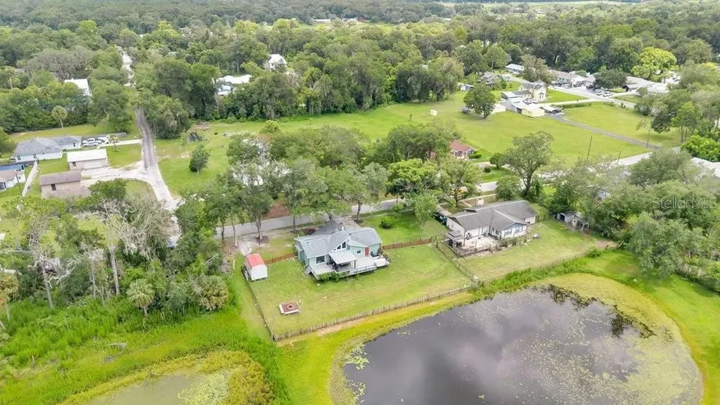 390 N High Street Lake Helen FL 32744