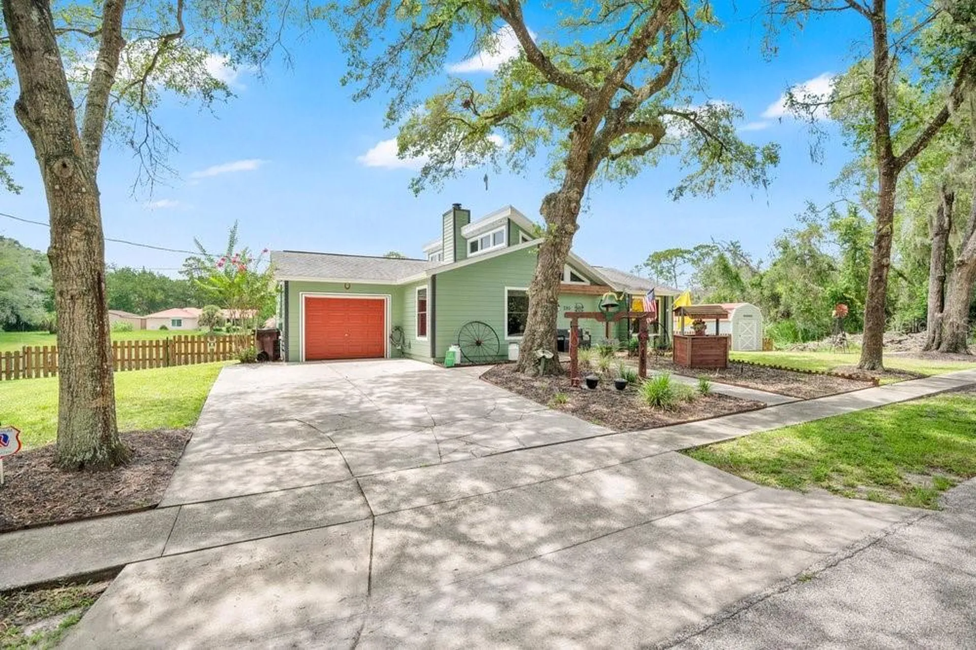 390 N High Street Lake Helen FL 32744