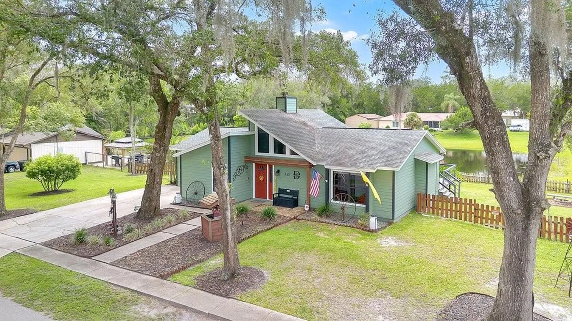 390 N High Street Lake Helen FL 32744