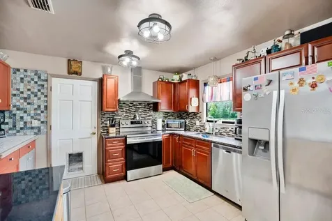 390 N High Street Lake Helen FL 32744