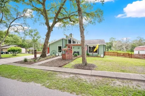 390 N High Street Lake Helen FL 32744