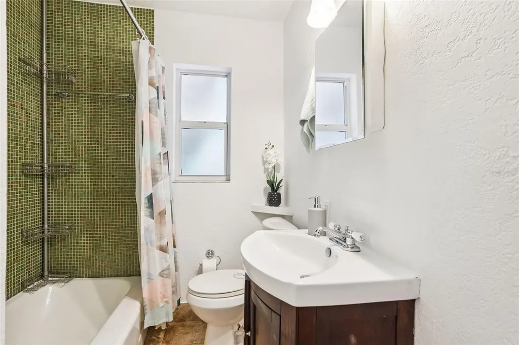 817 Romano Avenue Orlando FL 32807