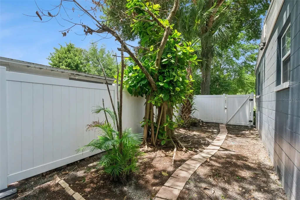 817 Romano Avenue Orlando FL 32807