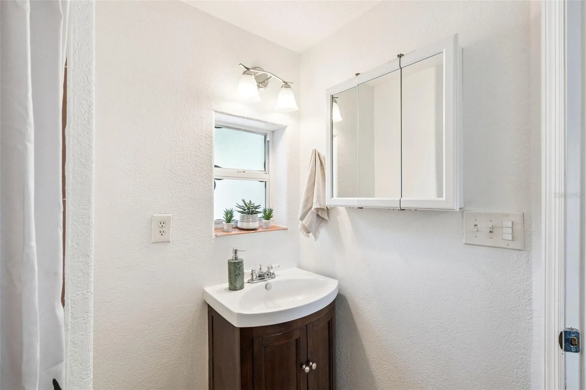 817 Romano Avenue Orlando FL 32807